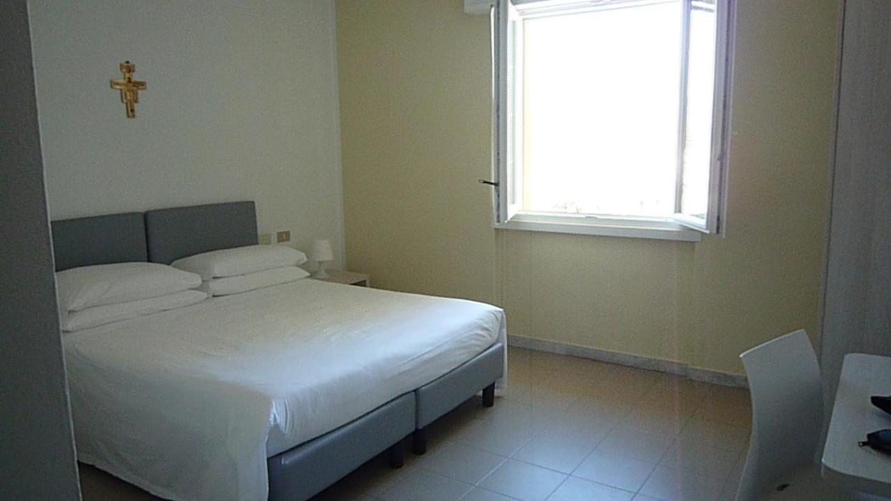 Casa F.A.C.I Hotel Marina di Massa Luaran gambar