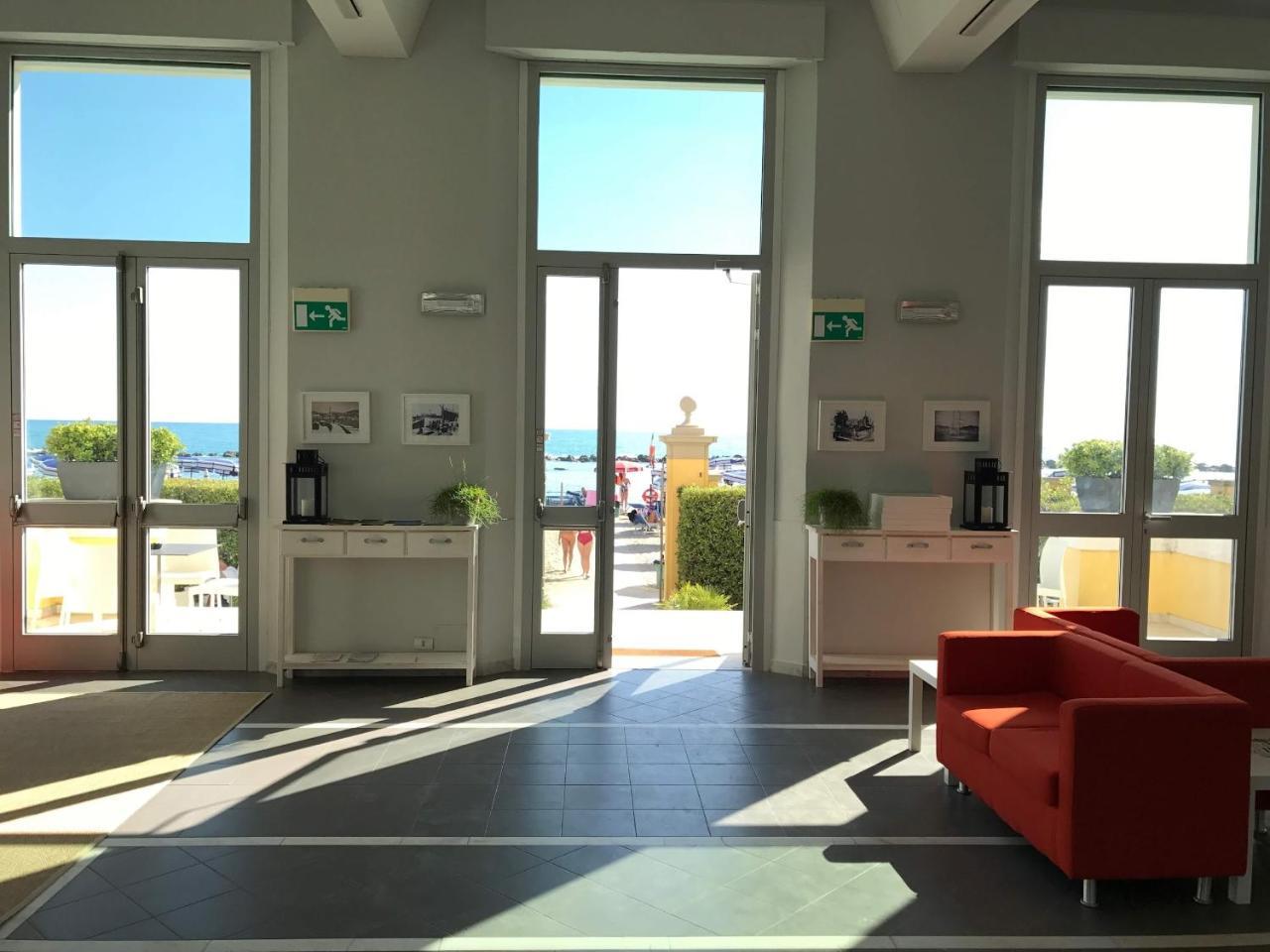 Casa F.A.C.I Hotel Marina di Massa Luaran gambar