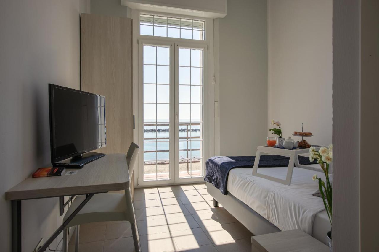 Casa F.A.C.I Hotel Marina di Massa Luaran gambar
